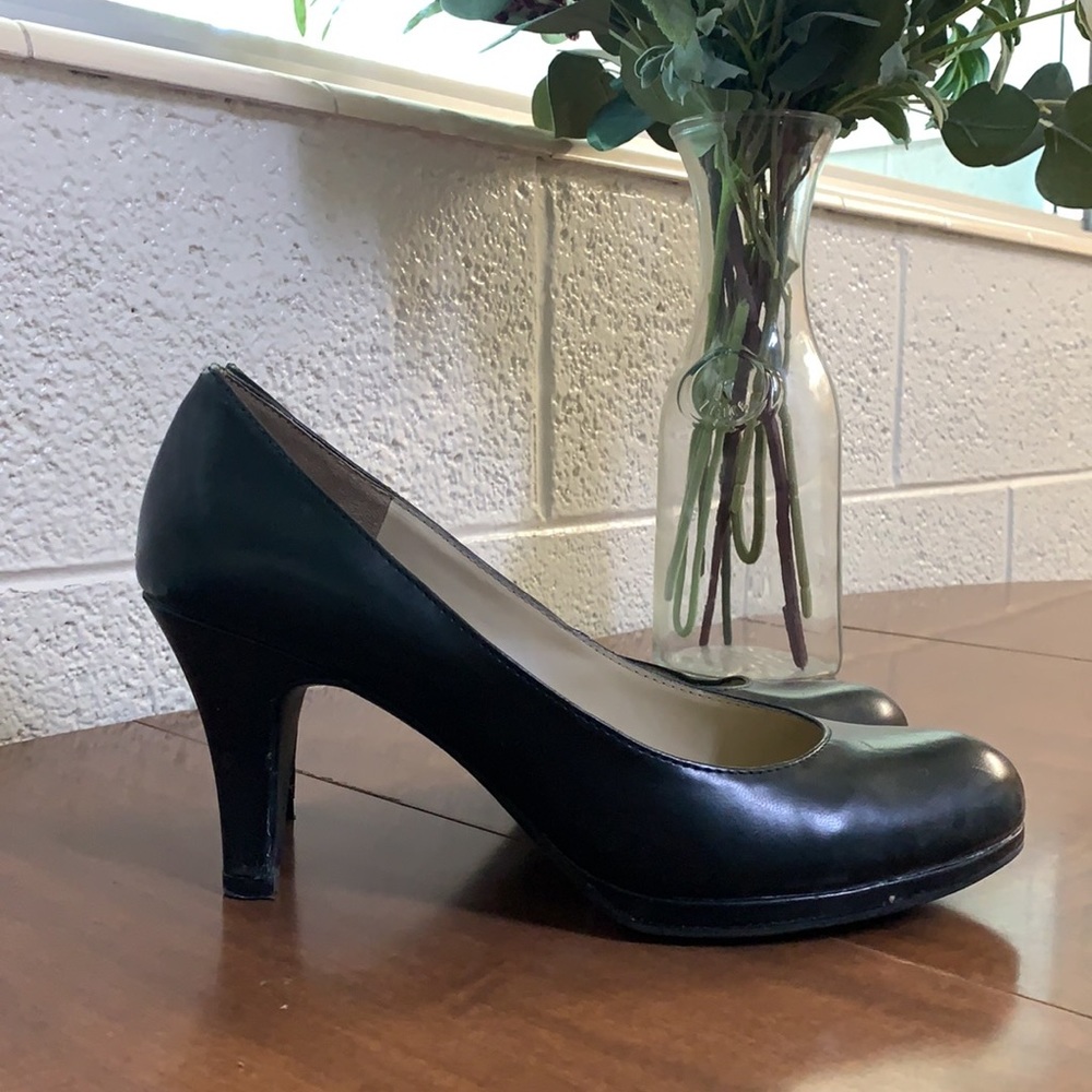 George classic black high heels size 9